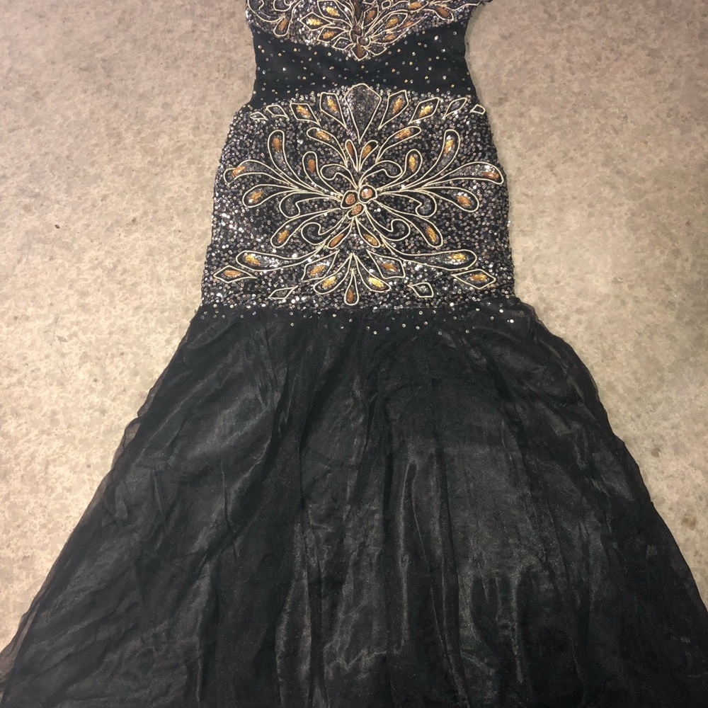 Juniors/women’s formal dress